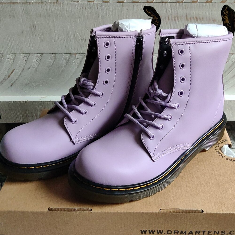 NIB Dr Martens Lilac Boots SZ 5J